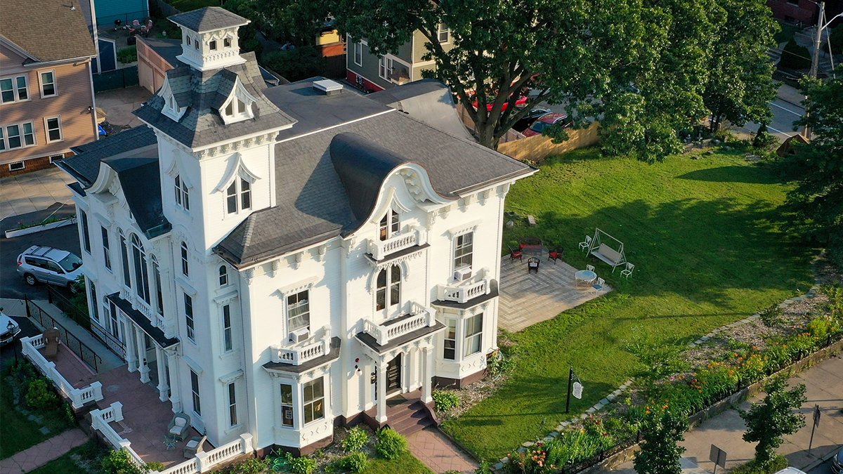 Outdoor view of Wedding Cake House.